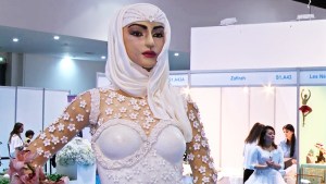 ¡Solo en Dubái! La tarta nupcial con forma de novia que cuesta más de un millón de dólares