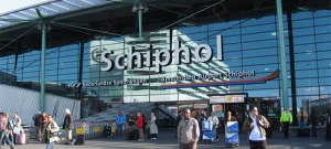 Policía detiene a dos acusados de terrorismo en aeropuerto de Ámsterdam