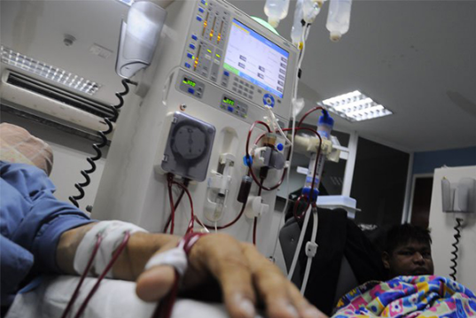 Pacientes renales exigen medicamentos e insumos en Vargas