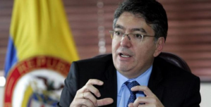Ministro de Hacienda apoya propuesta de eliminar tres ceros del peso colombiano