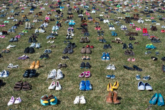 The lawn outside the US Capitol is covered with 7,000 pairs of empty shoes to memorialize the 7,000 children killed by gun violence since the Sandy Hook school shooting, in a display organized by the global advocacy group Avaaz, in Washington, DC, March 13, 2018. / AFP PHOTO / SAUL LOEB