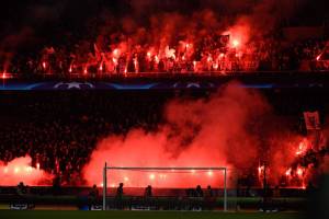La UEFA cierra parcialmente el estadio del PSG y le multa con 43.000 euros