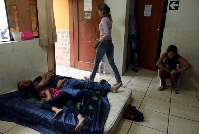 Venezuelan migrants sleep in a shelter for Venezuelans in San Juan de Lurigancho, on the outskirts of Lima, Peru March 9, 2018. REUTERS/Mariana Bazo