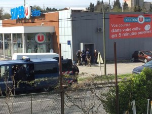 El atacante del supermercado en Francia asesinó a tres personas e hirió a dos