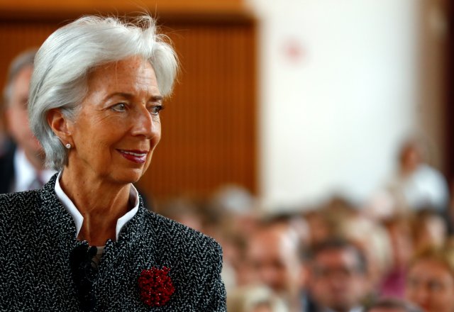 Christine Lagarde, directora general del Fondo Monetario Internacional (FMI), llega para hablar durante la "Conferencia de Europa" del Instituto Alemán de Investigación Económica (DIW) en Berlín, Alemania, el 26 de marzo de 2018. REUTERS / Hannibal Hanschke