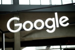 Google toma medidas para eliminar anuncios de apoyo técnico fraudulentos