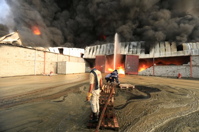 Firefighters try to extinguish a fire engulfing warehouse of the World Food Programme in Hodeida, Yemen March 31, 2018. REUTERS/Abduljabbar Zeyad