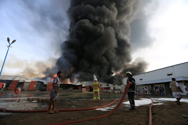 Firefighters try to extinguish a fire engulfing warehouse of the World Food Programme in Hodeida, Yemen March 31, 2018. REUTERS/Abduljabbar Zeyad