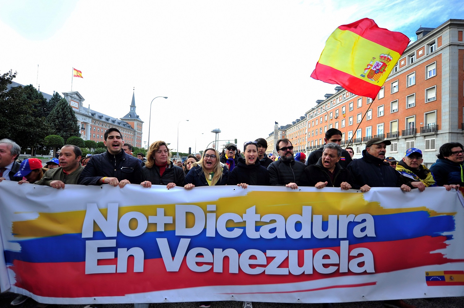 Decenas de venezolanos se manifiestan en Madrid contra el régimen de Maduro
