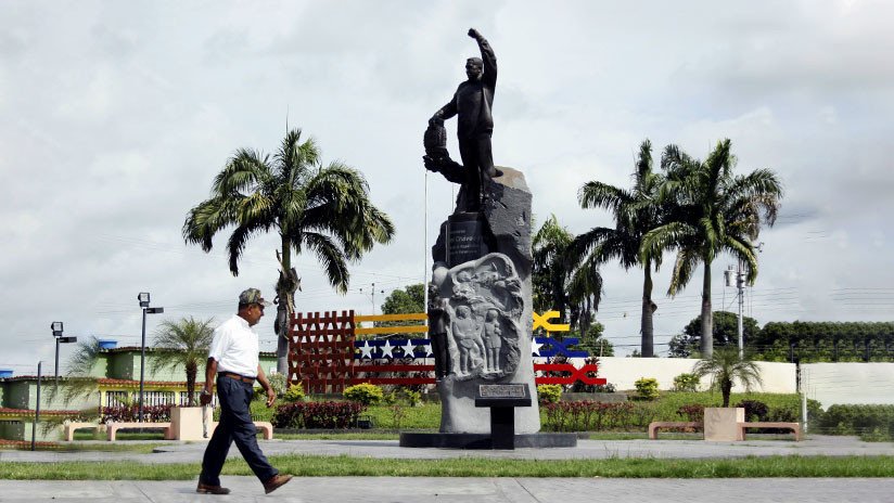 Paisanos de Hugo Rafael quemaron su estatua en Barinas (FOTOS)