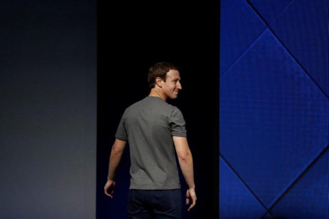 Imagen del presidente y fundador de Facebook Mark Zuckerberg durante la conferencia anual de desarrolladores de San Jose, California, EEUU tomada el 18 de abril de 2017. REUTERS/Stephen Lam