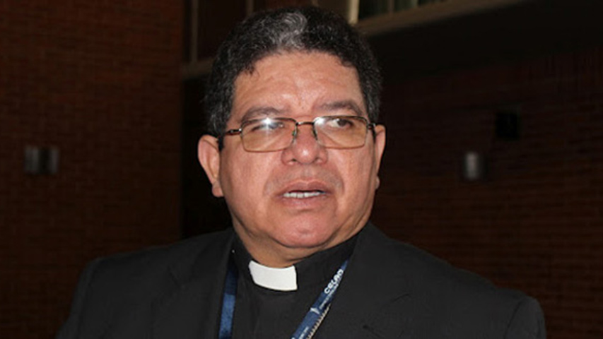 Monseñor Azuaje afirma que se vive un conflicto desgastante