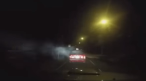 Capturan el momento en que un fantasma ataca a un carro en movimiento y se estrella (video)
