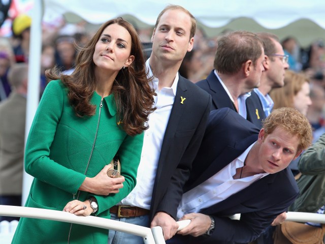 william_kate_middleton_harry_quinta_rueda_sujetavelas_cuando_todos_te_ignoran_861942105_1800x1350