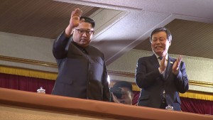 Kim Jong-un y su mujer acuden a concierto de músicos surcoreanos en Pyongyang