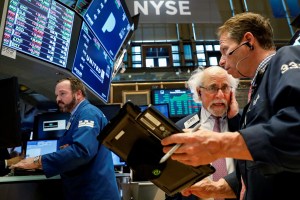 Wall Street vuelve a hundirse