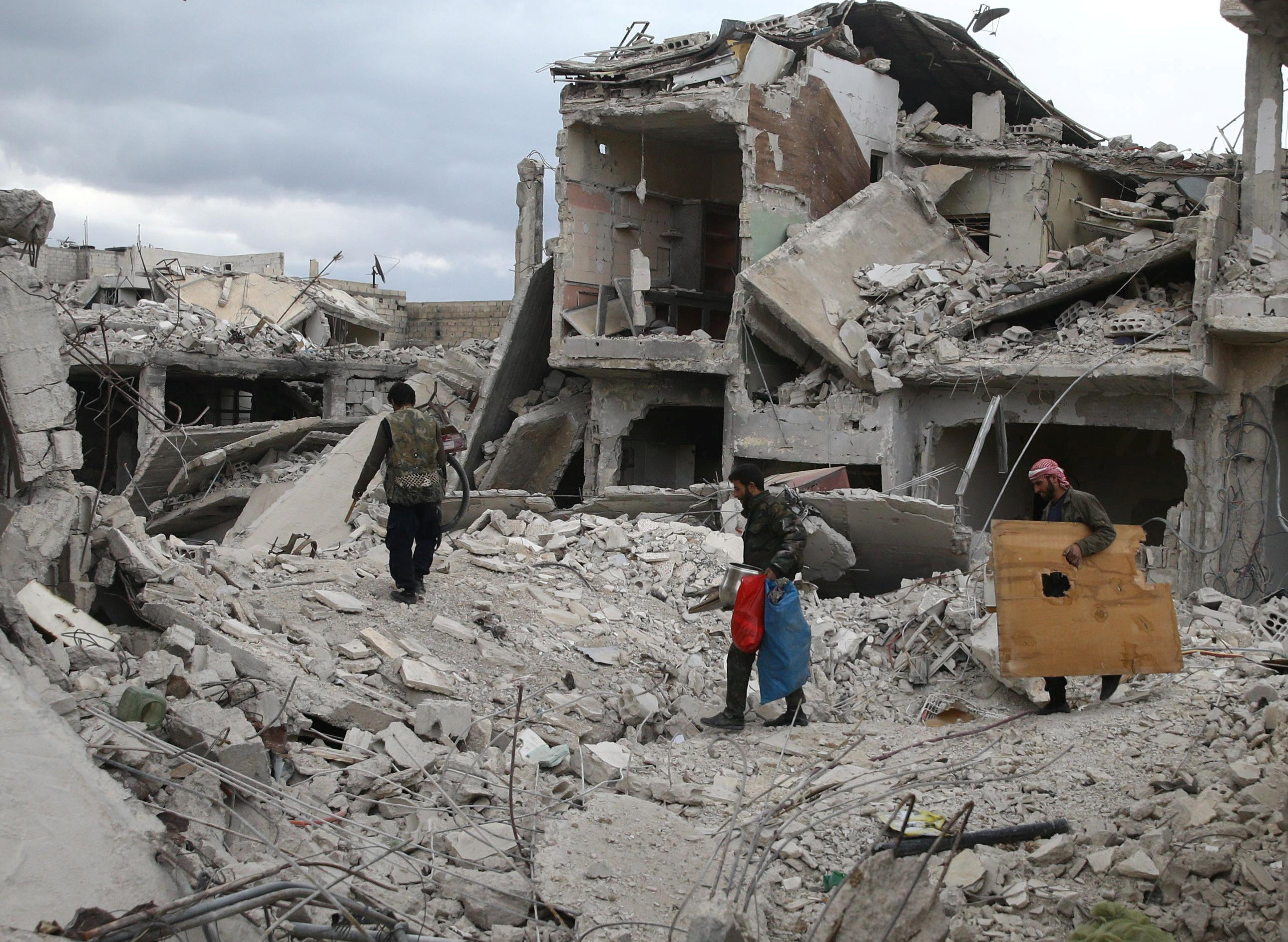 En Siria, familias enteras viven bajo tierra para escapar de la violencia