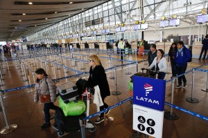 Latam Airlines buscaría crear aerolínea de bajo costo