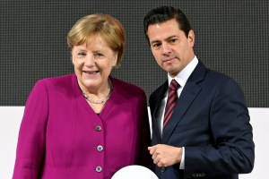 Merkel pide que pacto comercial México-UE sea implementado pronto