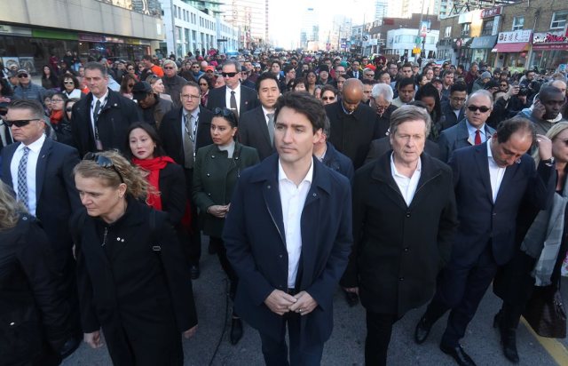 Canada's Prime Minister Justin Trudeau, Governor General Julie Payette and Toronto Mayor John Tory walk with crowds down Yonge Street in Toronto to vigil at Mel Lastman Square for van attack victims in Toronto, Ontario, Canada April 29, 2018.   REUTERS/Fred Thornhill