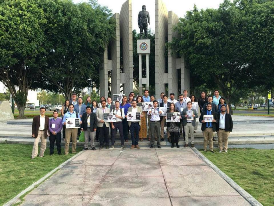 Jóvenes venezolanos se rebelaron en plena Cumbre de las Américas contra la dictadura de Maduro (Video)