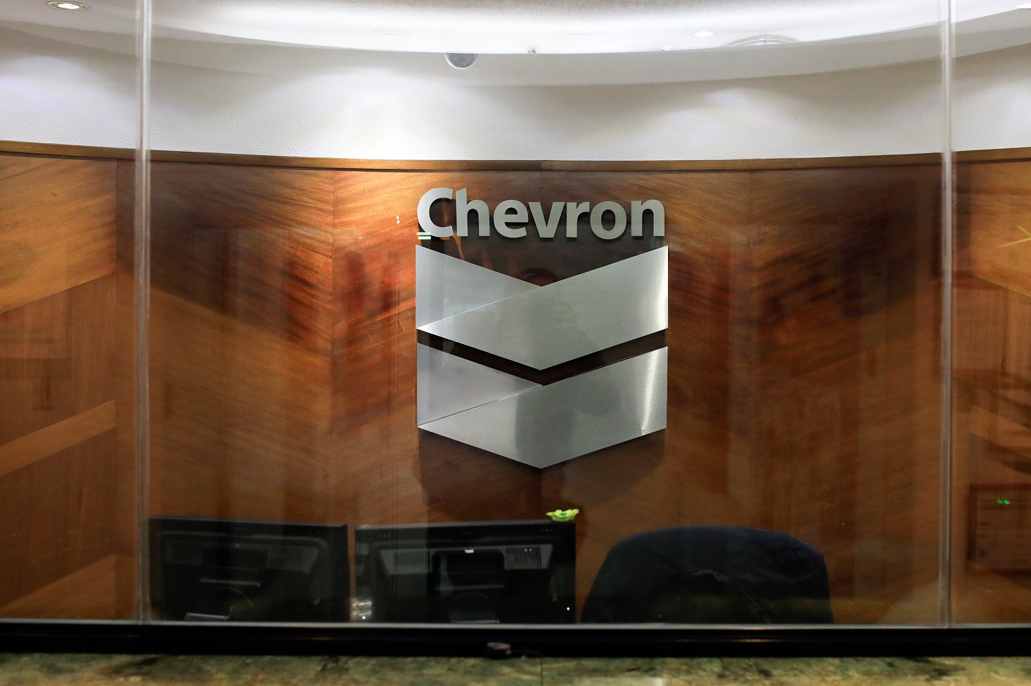 Chevron sigue con dificultades para reanudar sus operaciones con normalidad en Venezuela