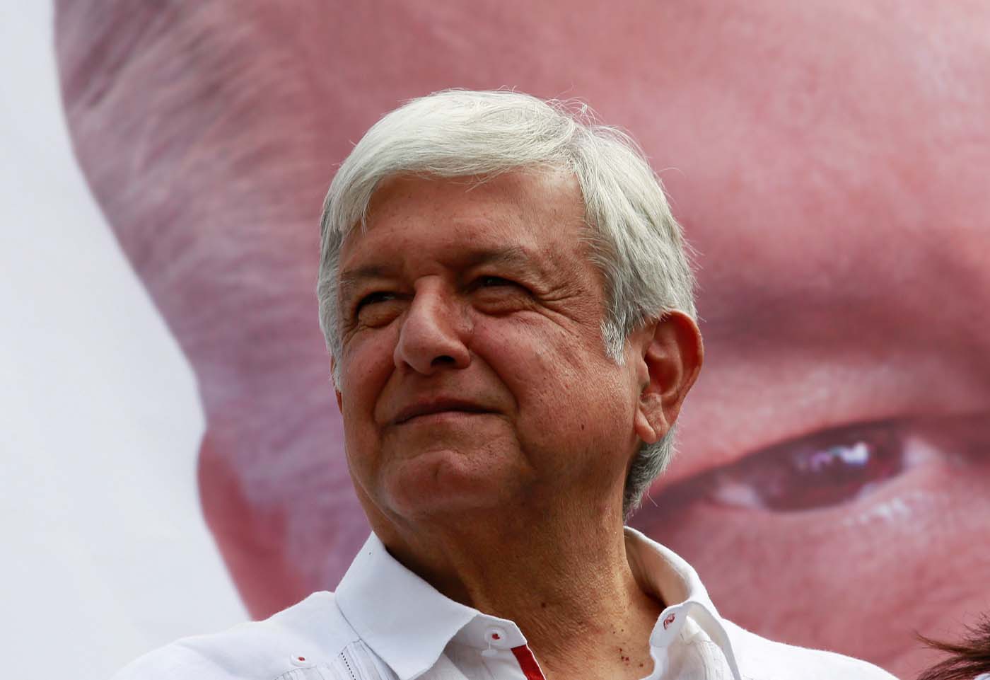 López Obrador dice que invitará al Papa para impulsar la paz en México