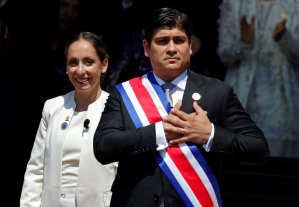 Carlos Alvarado jura como presidente de Costa Rica