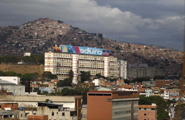 A large sign supporting Venezuelan President Nicolas Maduro sits atop a building during the presidential election in Caracas, Venezuela, May 20, 2018. REUTERS/Marco Bello