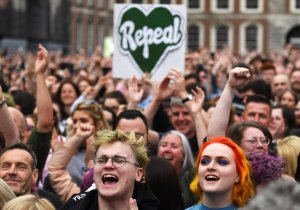 Parlamento de Irlanda aprueba el proyecto de ley para legalizar el aborto