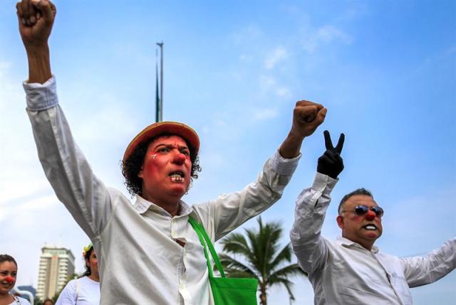 Payasos marchan para pedir frenar la violencia en el sur de México // Foto EFE