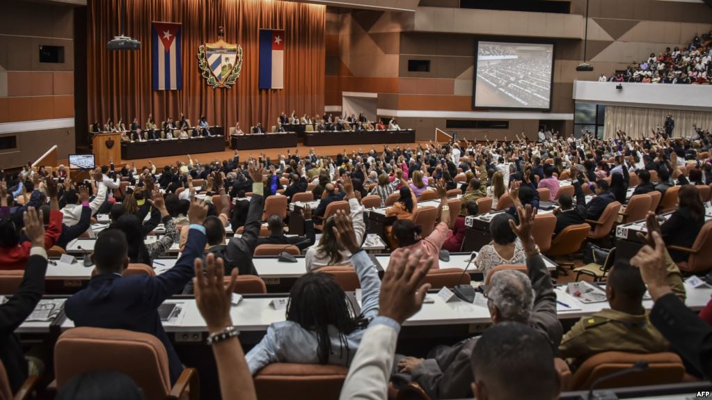Cuba: “Poder Popular, pura escenografía”, un cuerpo de diputados ignorados y sin poder