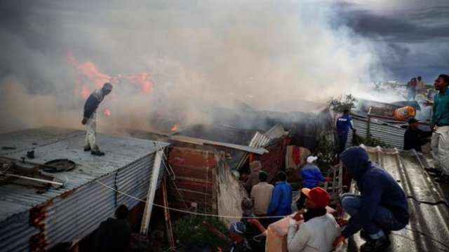 Incendio en Ciudad del Cabo, Sudáfrica, en 2016 | Foto: @Cooperativa (REFERENCIA)