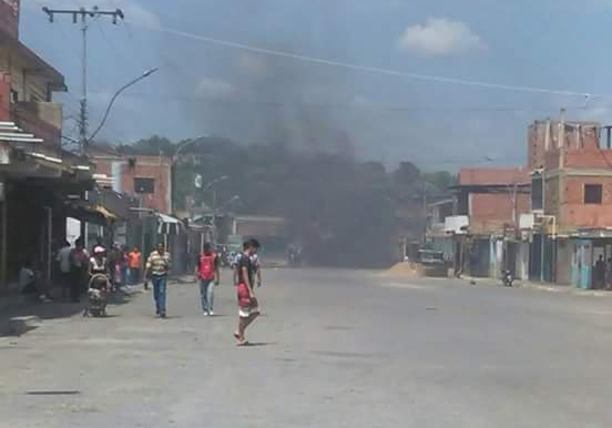 Vecinos en Valles del Tuy protestan por tener dos meses sin agua #31May