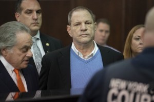 Una nueva denuncia acusa a Harvey Weinstein de tráfico sexual