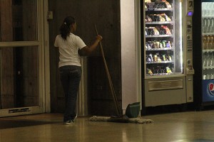 Trabajadores de mantenimiento del aeropuerto de Maiquetía podrían quedar sin empleo