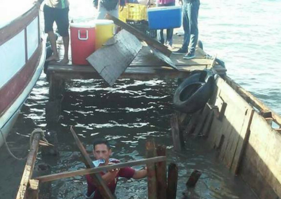 Colapsó el muelle de Tapaitos en Cumaná (foto)