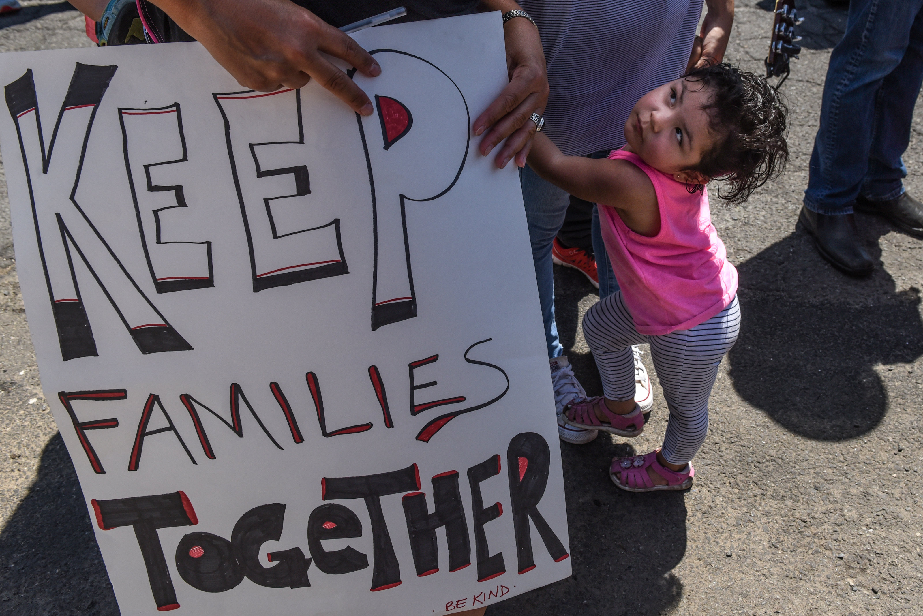 EEUU tiene aún bajo su custodia a 182 niños migrantes separados de sus padres