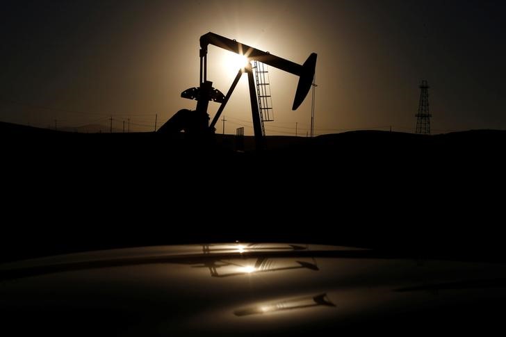 El petróleo retrocede con un mercado en dudas frente a las tensiones entre EEUU y Arabia Saudita