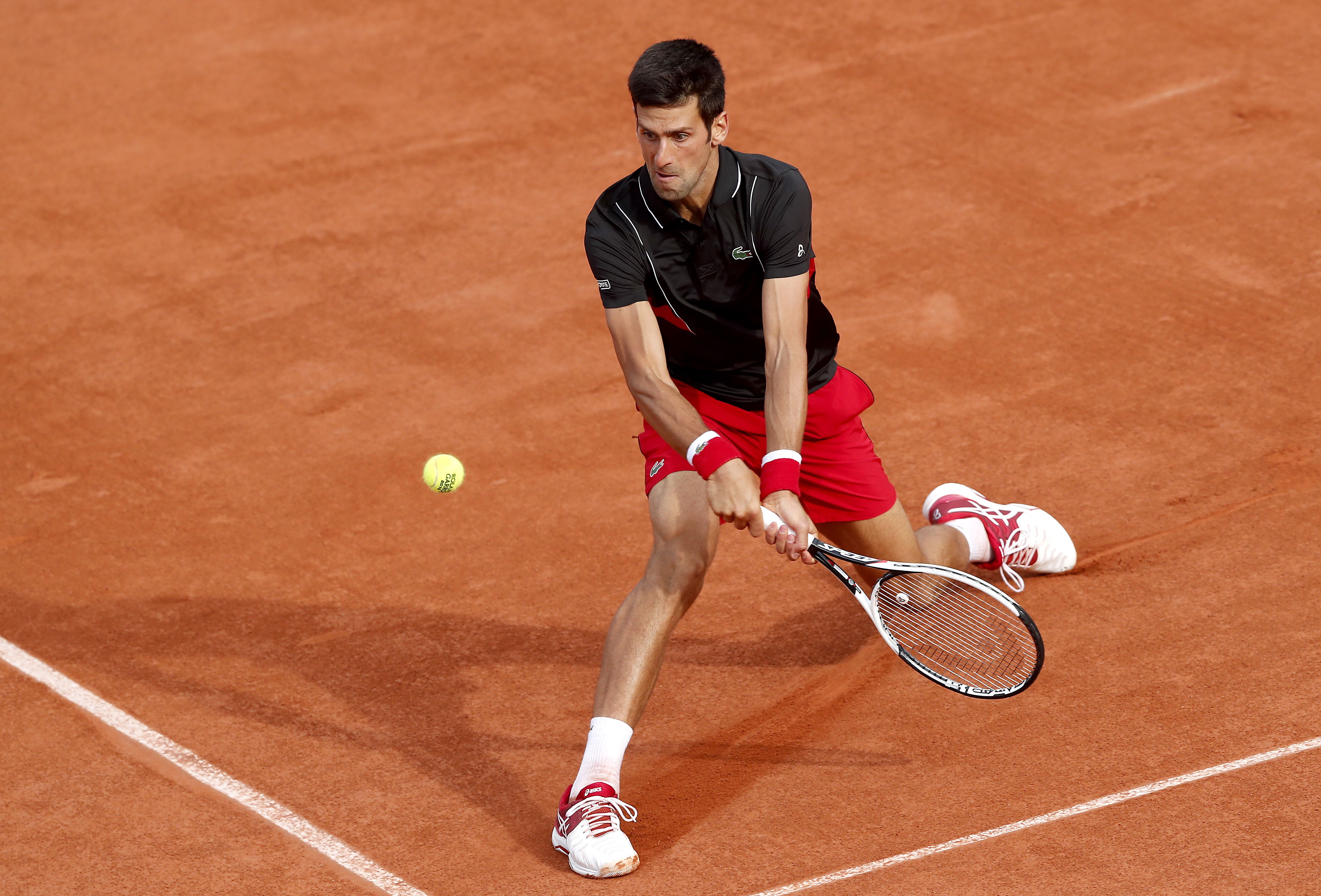 Djokovic no dio opción a Verdasco y se citó en los cuartos de final de Roland Garros