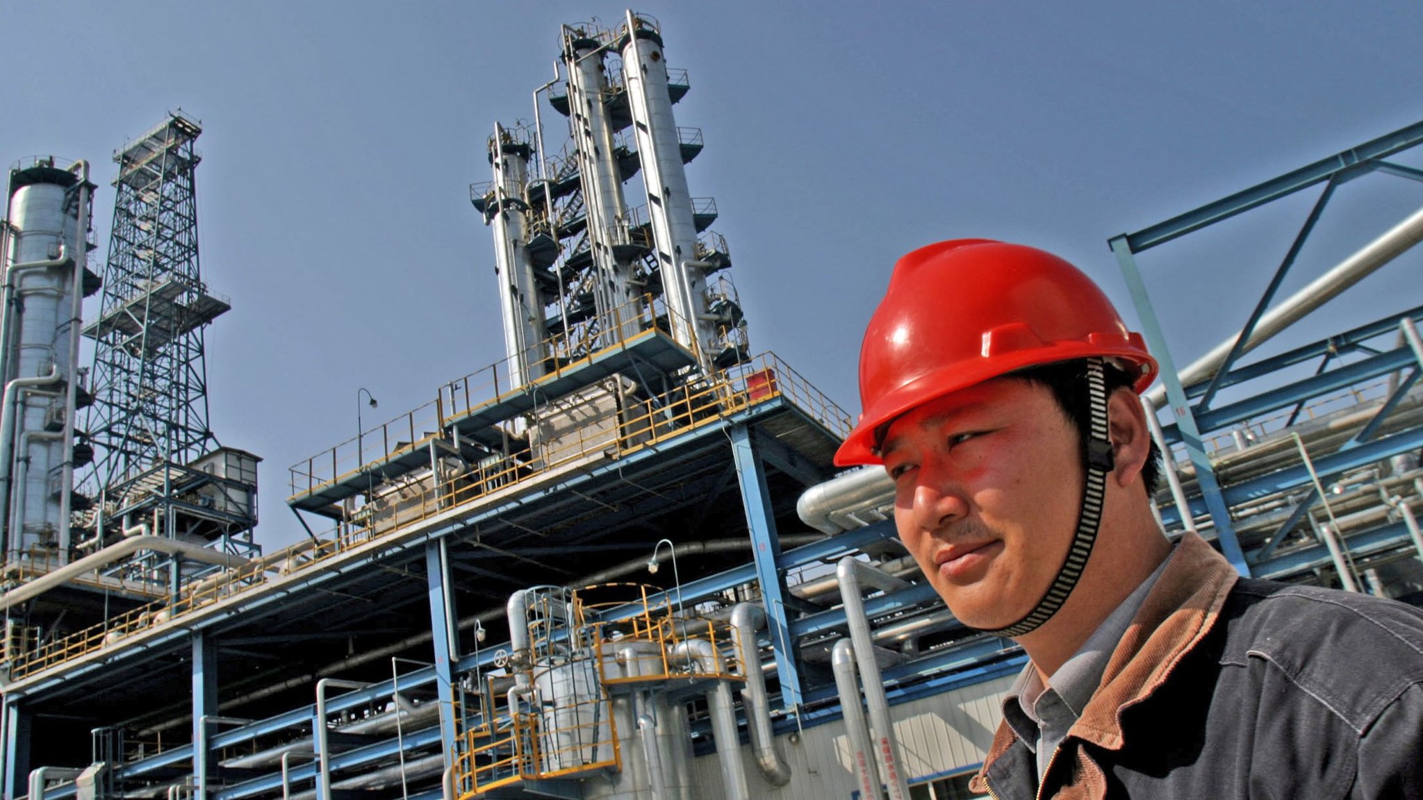 China vuelve a recortar cuotas de importación de petróleo a las refinerías independientes