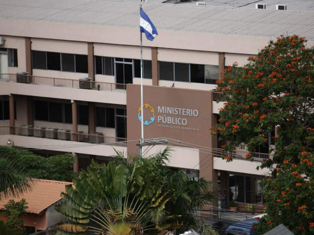 Arrestan en Honduras a ocho exempleados de Salud por fraude y falsificación