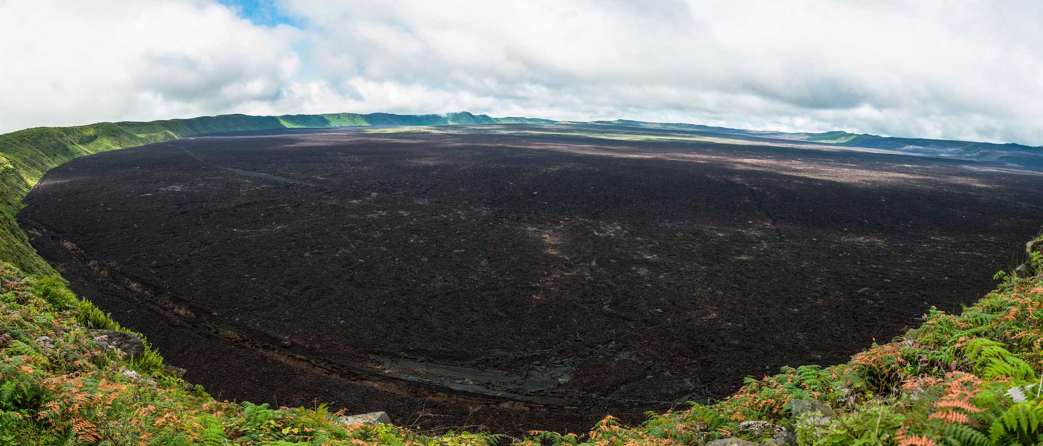 Advierten de alta actividad sísmica en un volcán de las Islas Galápagos