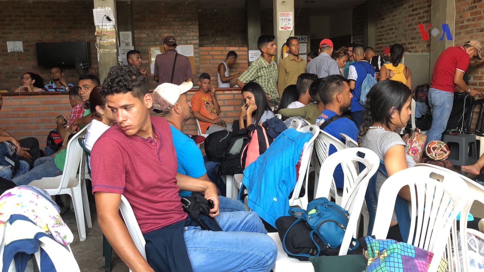 EN FOTOS: Así cruzan los venezolanos a Colombia este #2Jun