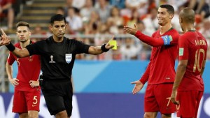 El codazo que casi le cuesta la roja a Cristiano Ronaldo