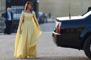 Melania Trump se viste de princesa Disney en su viaje oficial al Reino Unido (FOTOS)