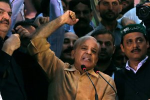 Partido en el poder en Pakistán rechaza resultados electorales y denuncia fraudes
