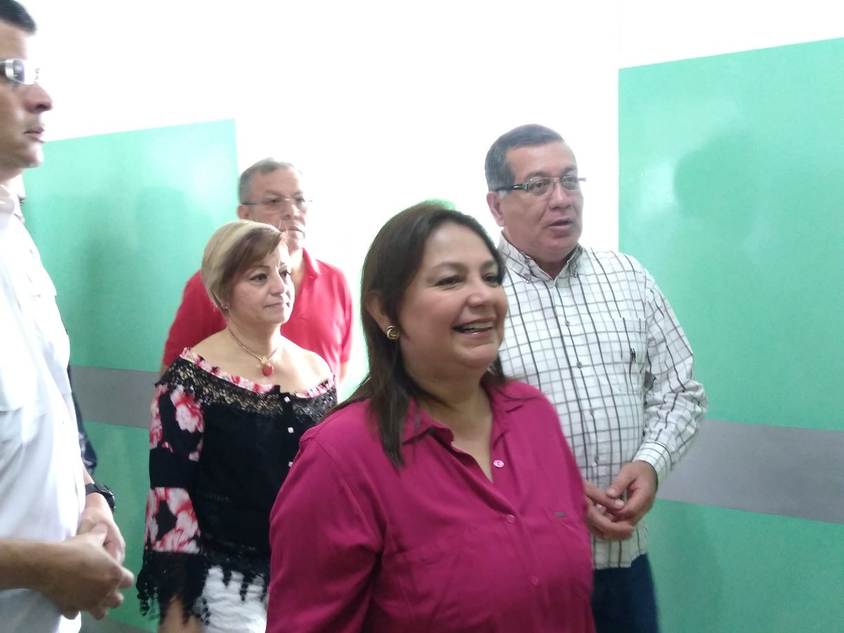 Encierran a periodistas durante visita del gobernador al Hospital de Valera en Trujillo (videos)