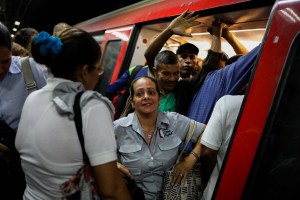 “¡Maduro…!”: Así reaccionaron los usuarios del Metro de Caracas, víctimas de otra falla (Video)