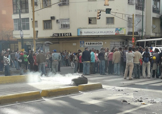 Cerrada la avenida Nueva Granada por protesta de pensionados #18Jul (fotos)